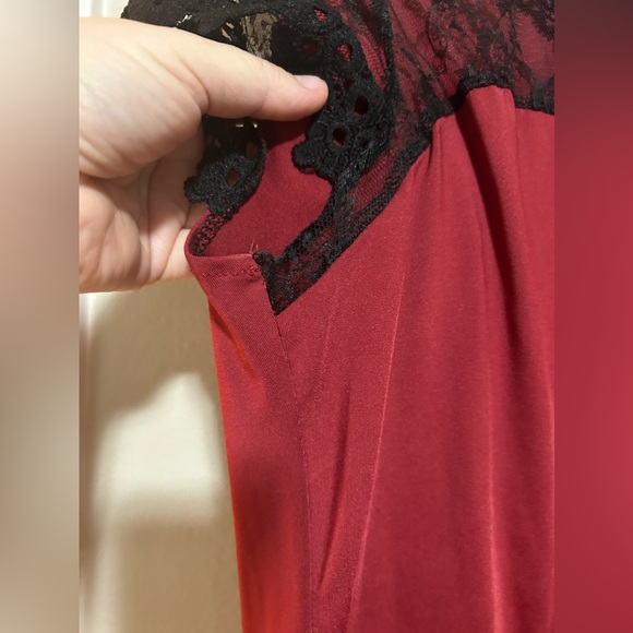 NWOT- SHEIN Maroon w/ black lace short sleeve blouse- size L(says1xl) - Picture 4 of 9